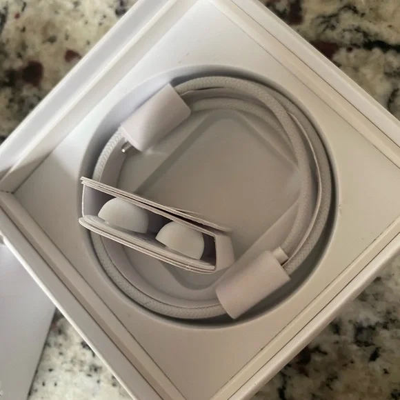 Apple AirPods Pro in Classic White